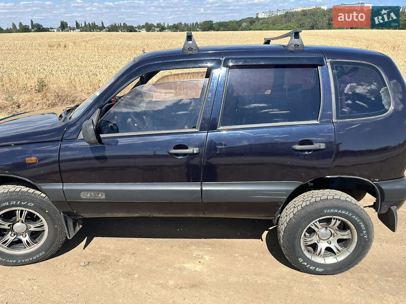 Позашляховик / Кросовер Chevrolet Niva 2004 в Чорноморському