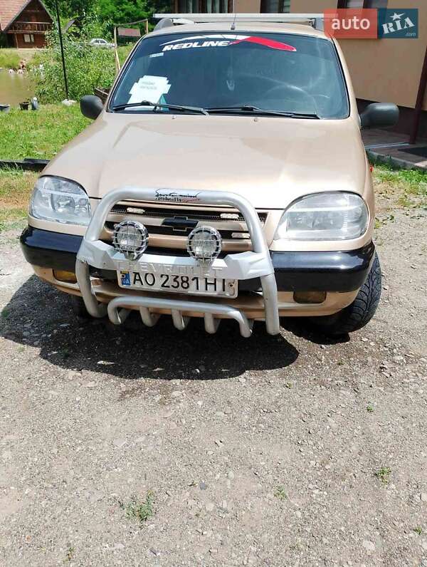 Позашляховик / Кросовер Chevrolet Niva 2004 в Рахові