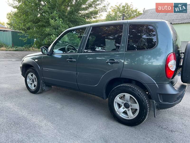 Позашляховик / Кросовер Chevrolet Niva 2019 в Дніпрі