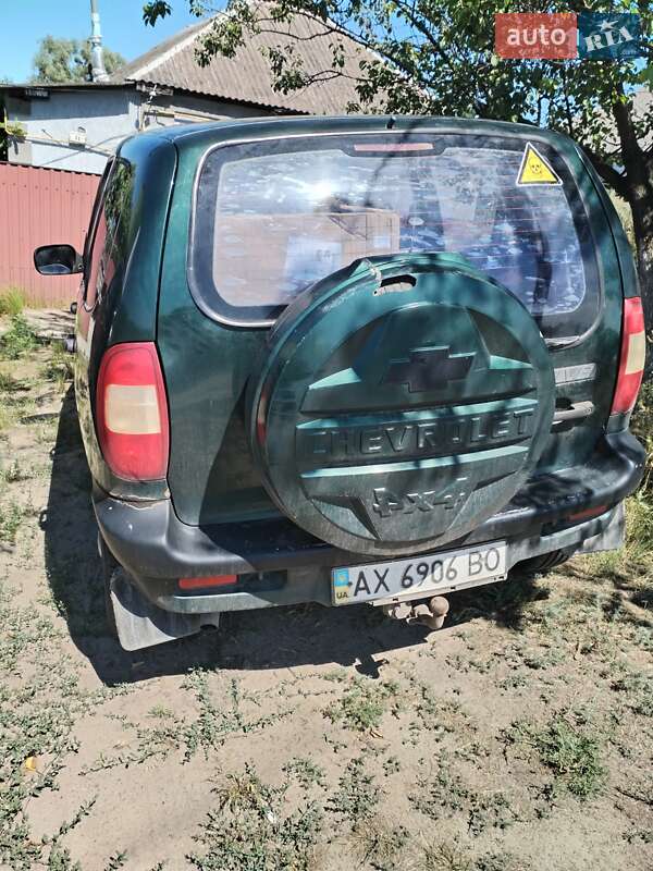 Позашляховик / Кросовер Chevrolet Niva 2005 в Зміїві