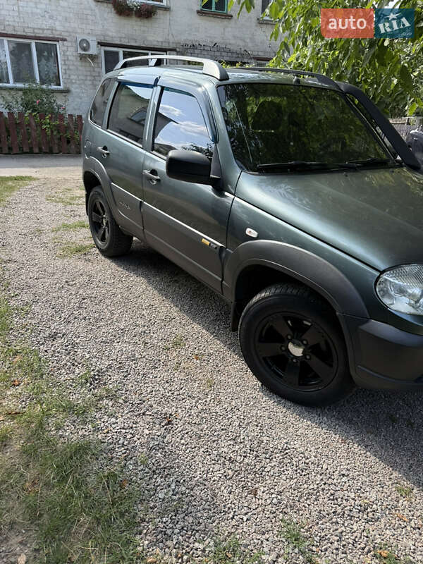 Позашляховик / Кросовер Chevrolet Niva 2016 в Каневі