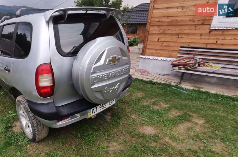 Позашляховик / Кросовер Chevrolet Niva 2005 в Косові