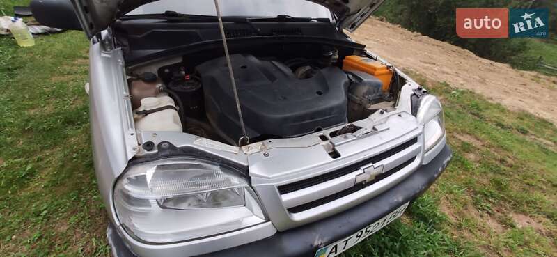 Позашляховик / Кросовер Chevrolet Niva 2005 в Косові