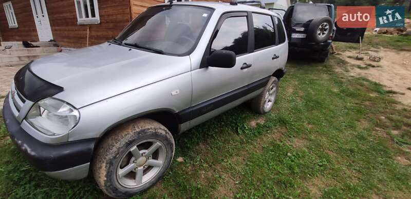 Позашляховик / Кросовер Chevrolet Niva 2005 в Косові