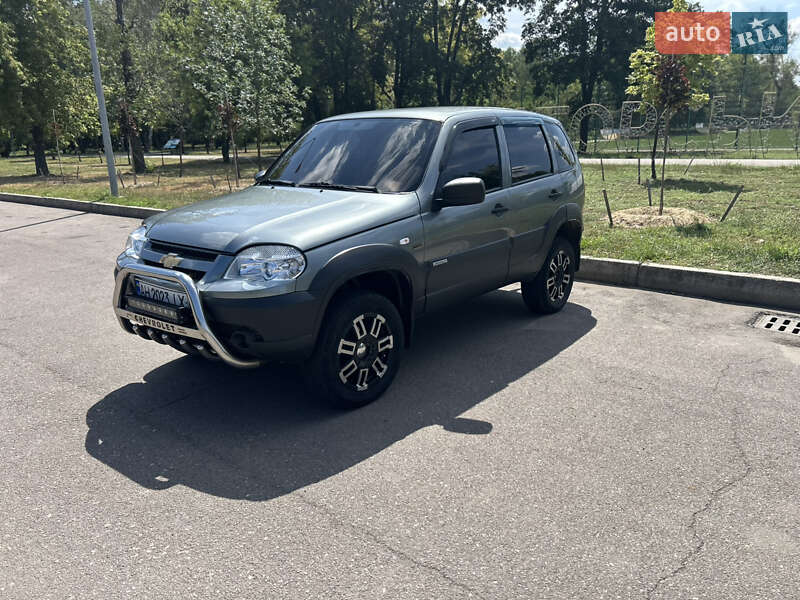 Позашляховик / Кросовер Chevrolet Niva 2015 в Краматорську