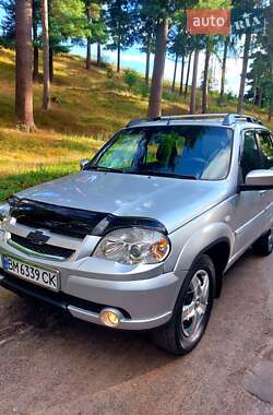 Позашляховик / Кросовер Chevrolet Niva 2012 в Тростянці