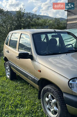 Внедорожник / Кроссовер Chevrolet Niva 2004 в  фото 4 Внедорожник / Кроссовер Chevrolet Niva 2004 в
