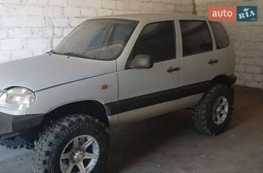 Позашляховик / Кросовер Chevrolet Niva 2004 в Магдалинівці