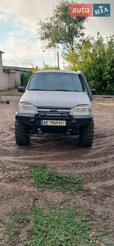 Позашляховик / Кросовер Chevrolet Niva 2004 в Магдалинівці