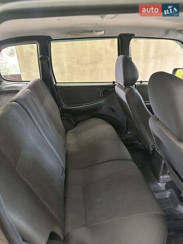 Позашляховик / Кросовер Chevrolet Niva 2010 в Запоріжжі