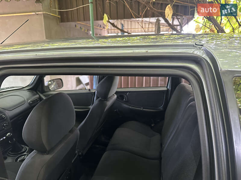 Позашляховик / Кросовер Chevrolet Niva 2010 в Запоріжжі