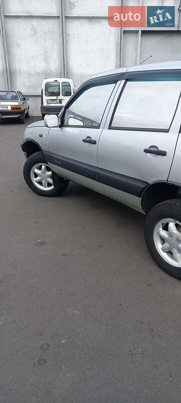 Позашляховик / Кросовер Chevrolet Niva 2005 в Черкасах фото 12 Позашляховик / Кросовер Chevrolet Niva 2005 в Черкасах