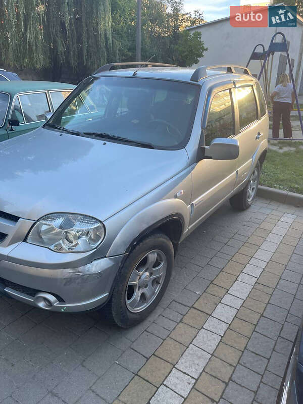 Позашляховик / Кросовер Chevrolet Niva 2011 в Львові