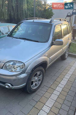 Внедорожник / Кроссовер Chevrolet Niva 2011 в 