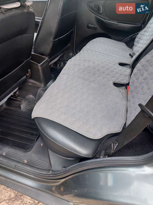 Позашляховик / Кросовер Chevrolet Niva 2011 в Шостці