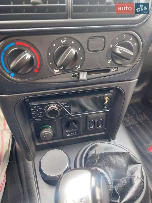 Позашляховик / Кросовер Chevrolet Niva 2011 в Шостці