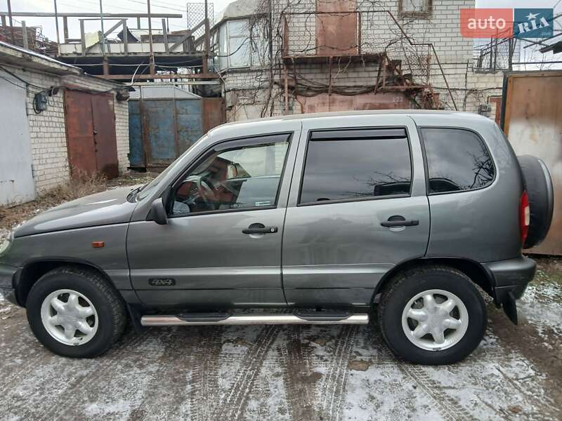 Позашляховик / Кросовер Chevrolet Niva 2004 в Черкасах