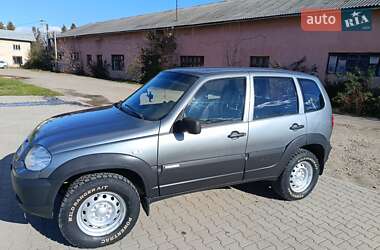 Внедорожник / Кроссовер Chevrolet Niva 2011 в Косове