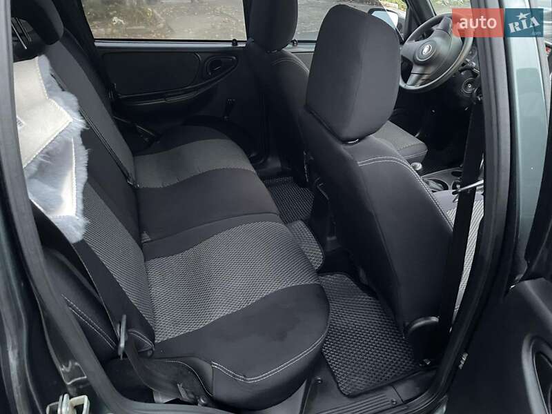 Позашляховик / Кросовер Chevrolet Niva 2020 в Благовіщенську