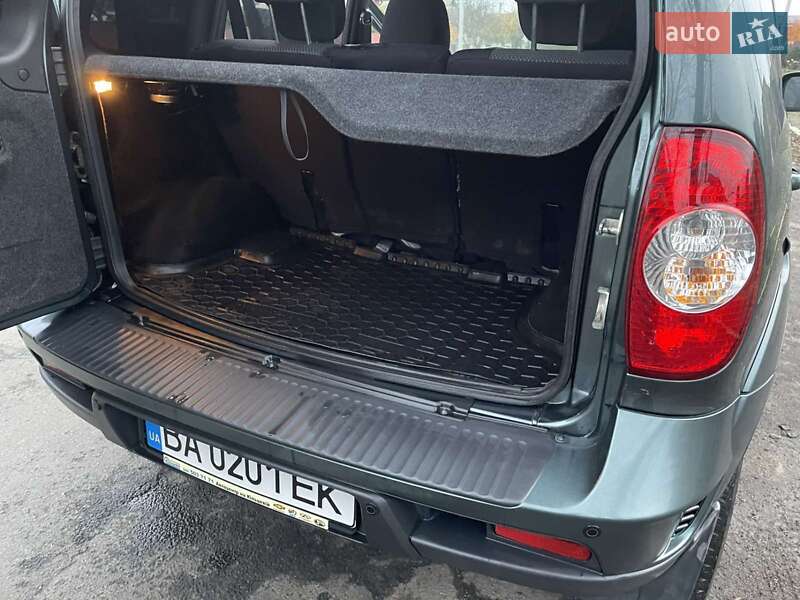 Позашляховик / Кросовер Chevrolet Niva 2020 в Благовіщенську