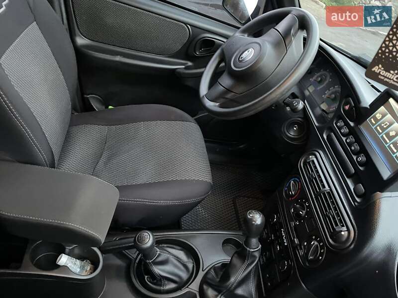 Позашляховик / Кросовер Chevrolet Niva 2020 в Благовіщенську