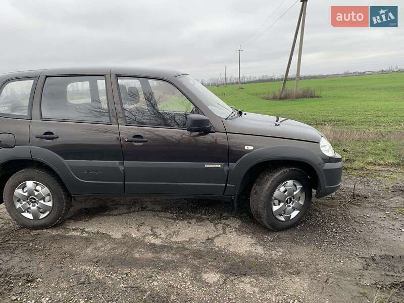 Внедорожник / Кроссовер Chevrolet Niva 2015 в Харькове