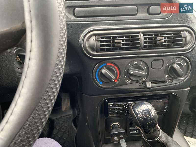 Внедорожник / Кроссовер Chevrolet Niva 2015 в Харькове