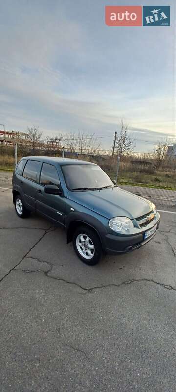 Внедорожник / Кроссовер Chevrolet Niva 2015 в Киеве