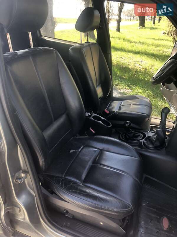 Внедорожник / Кроссовер Chevrolet Niva 2011 в Голованевске