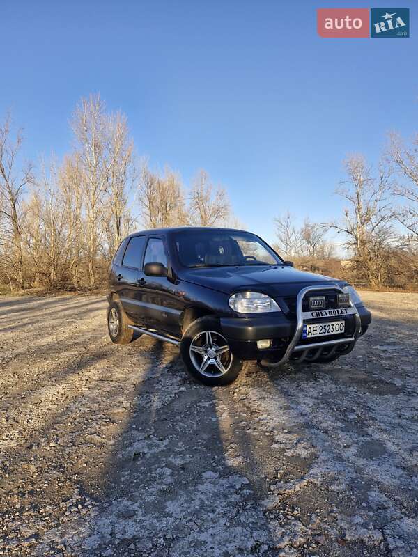 Внедорожник / Кроссовер Chevrolet Niva 2005 в Кривом Роге