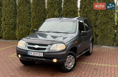 Внедорожник / Кроссовер Chevrolet Niva 2010 в Хмельницком