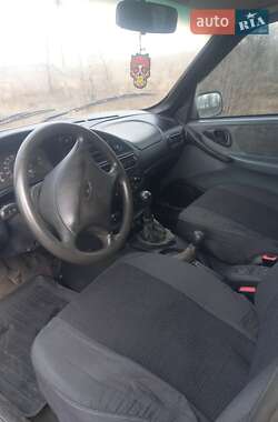 Внедорожник / Кроссовер Chevrolet Niva 2004 в Синельниково
