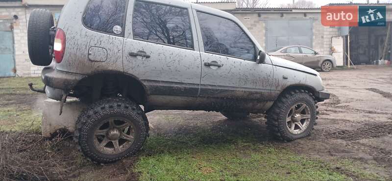 Позашляховик / Кросовер Chevrolet Niva 2004 в Магдалинівці