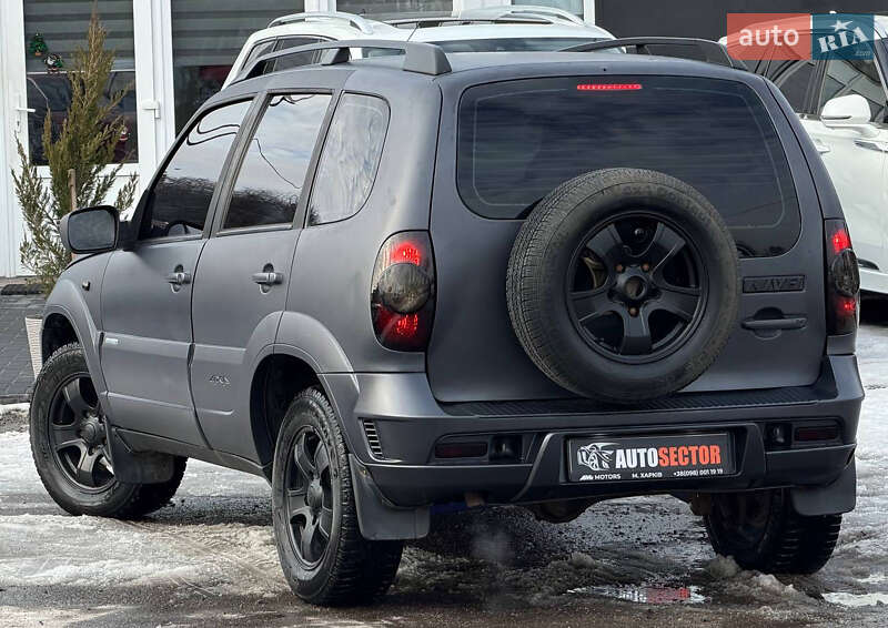 Внедорожник / Кроссовер Chevrolet Niva 2010 в Харькове