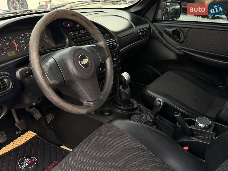 Внедорожник / Кроссовер Chevrolet Niva 2010 в Харькове