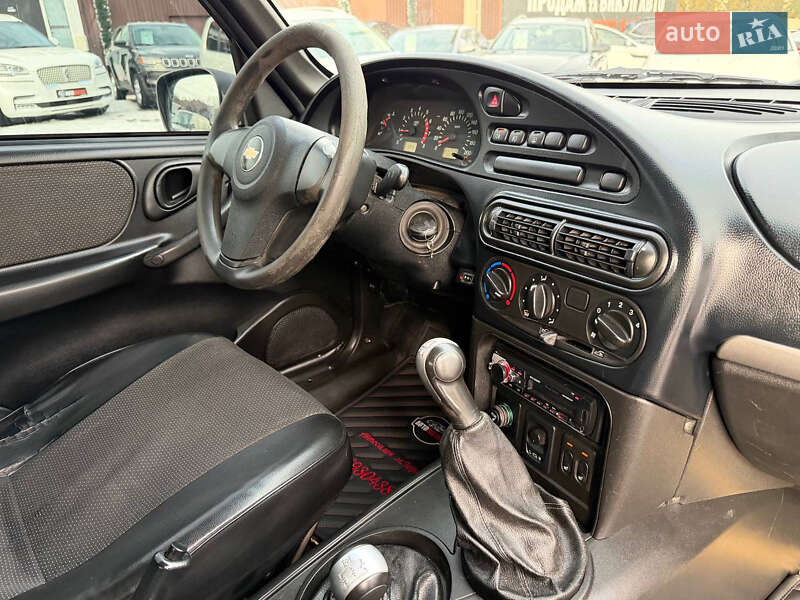 Внедорожник / Кроссовер Chevrolet Niva 2010 в Харькове