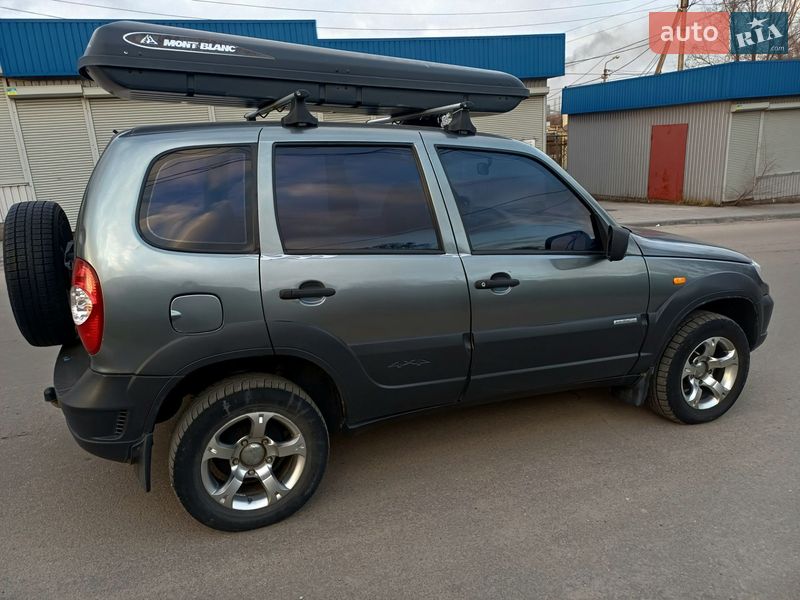 Внедорожник / Кроссовер Chevrolet Niva 2010 в Каменском