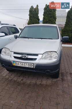 Внедорожник / Кроссовер Chevrolet Niva 2013 в Варве