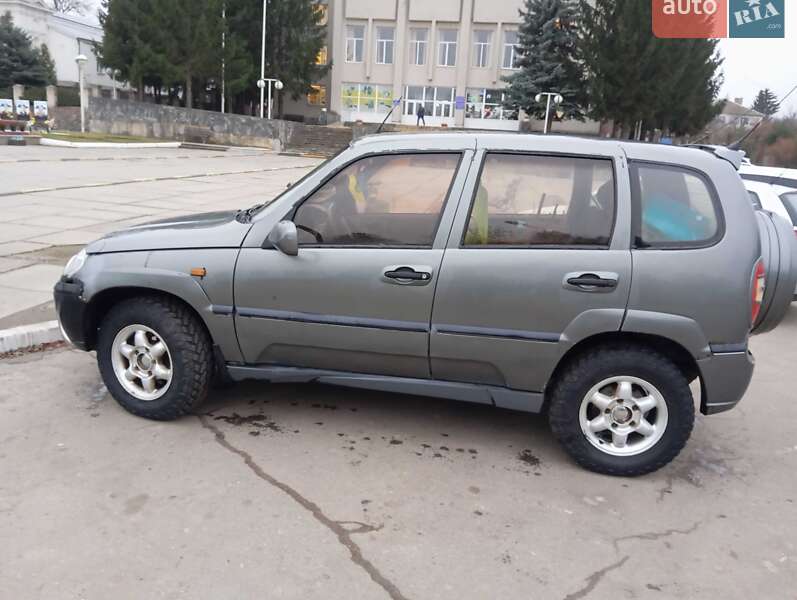 Внедорожник / Кроссовер Chevrolet Niva 2005 в Оратове