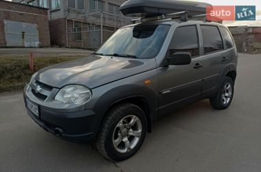 Внедорожник / Кроссовер Chevrolet Niva 2010 в Каменском