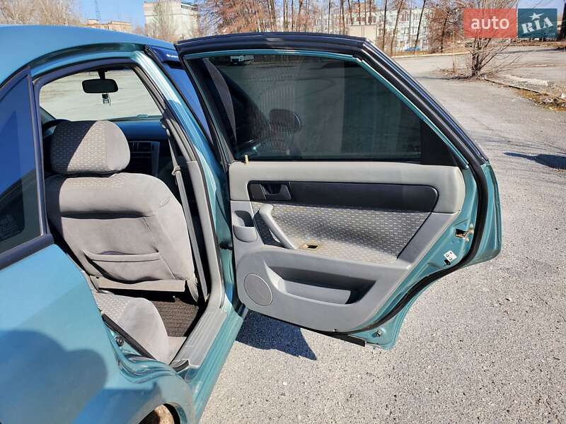 Седан Chevrolet Nubira 2004 в Днепре