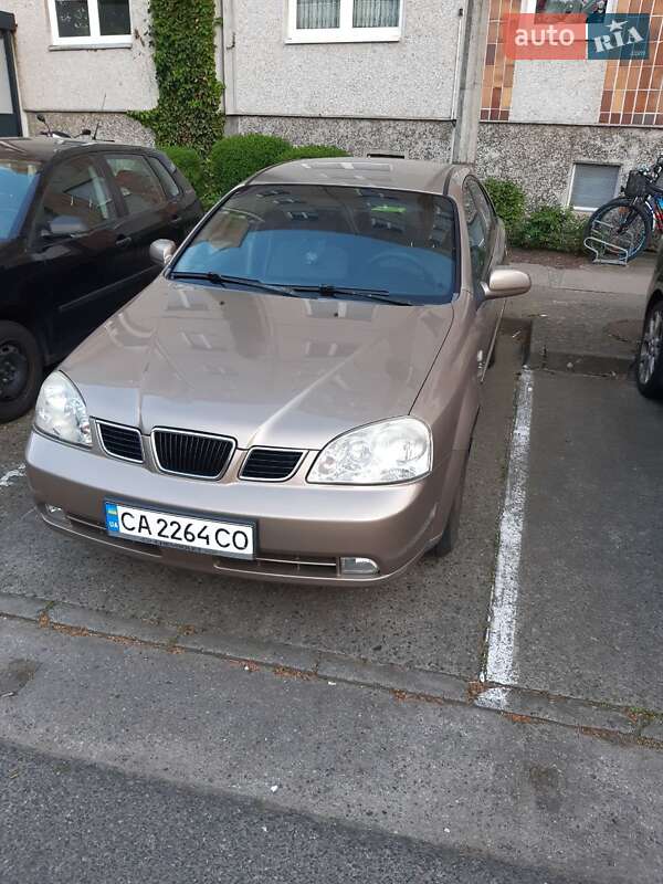 Седан Chevrolet Nubira 2004 в Смеле