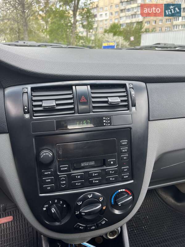 Седан Chevrolet Nubira 2004 в Львове