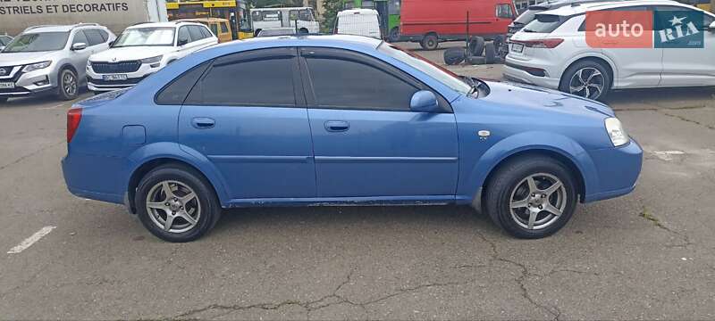 Седан Chevrolet Nubira 2004 в Киеве