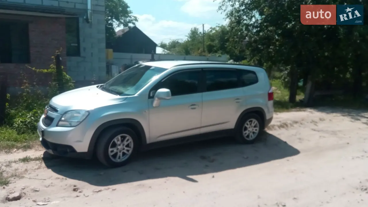 На Авто їздила  дівчина 