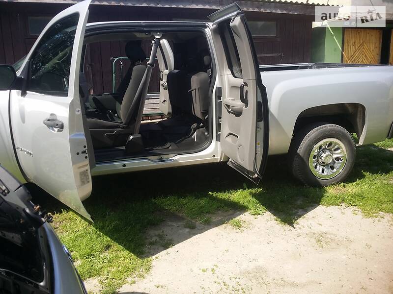 Пікап Chevrolet Silverado 2010 в Дубні