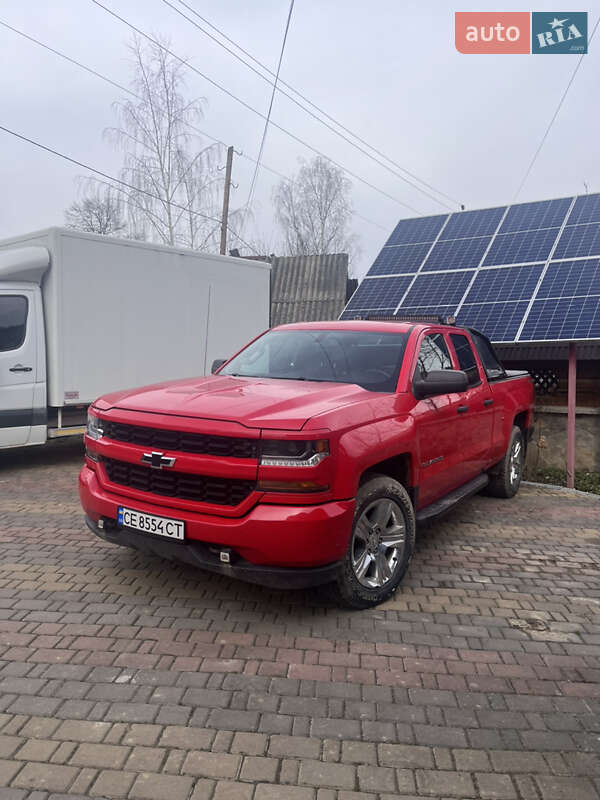 Пикап Chevrolet Silverado 2016 в Путиле