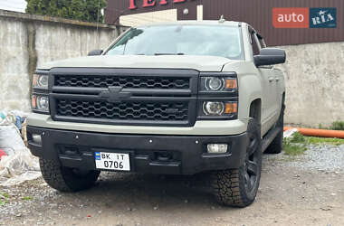 Пікап Chevrolet Silverado 2015 в Рівному