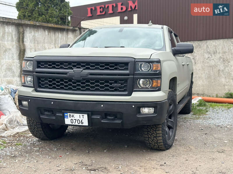 Пикап Chevrolet Silverado 2015 в 