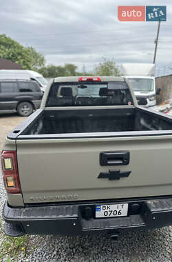Пикап Chevrolet Silverado 2015 в 